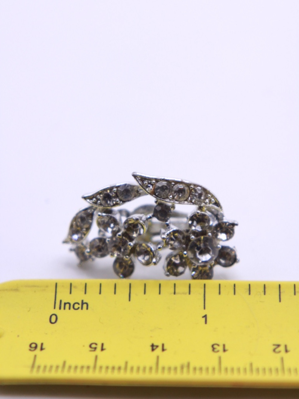Vintage signed Lisner Clear Crystal Floral Silver-Tone Stud Clip on Earrings - Picture 5 of 6